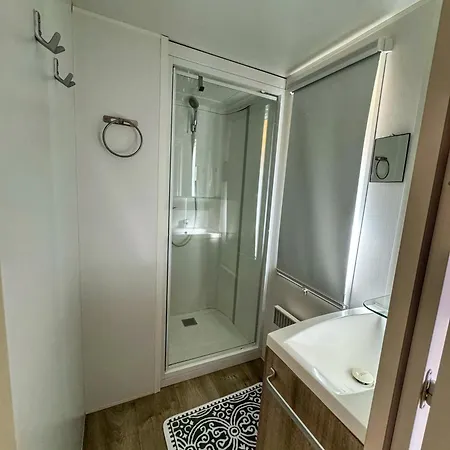 Grand Mobile-home 6 Places Climatise Kamp alanı